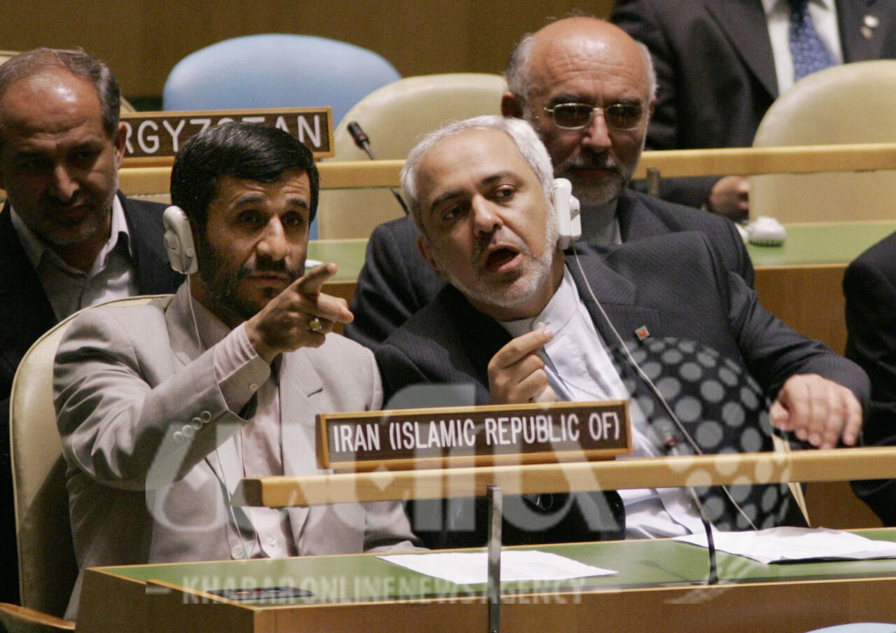 عکس | تصویری از 18 سال پیش؛ جواد ظریف و احمدینژاد در کنار هم در سازمان ملل