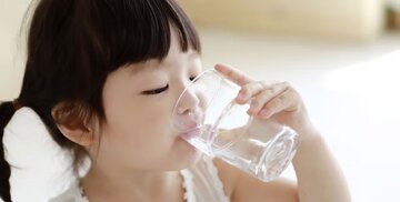 چطور میکروپلاستیکها از آب آشامیدنی حذف کنیم؟ چطور میکروپلاستیکها از آب آشامیدنی حذف کنیم؟