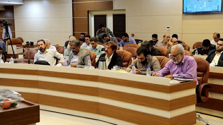 رونمایی از کتاب «حرفی برای گفتن ندارم» و تجلیل از دختران ۲ شهید مدافع حرم در سمنان