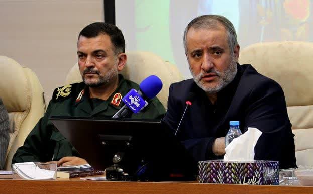 رونمایی از کتاب «حرفی برای گفتن ندارم» و تجلیل از دختران ۲ شهید مدافع حرم در سمنان