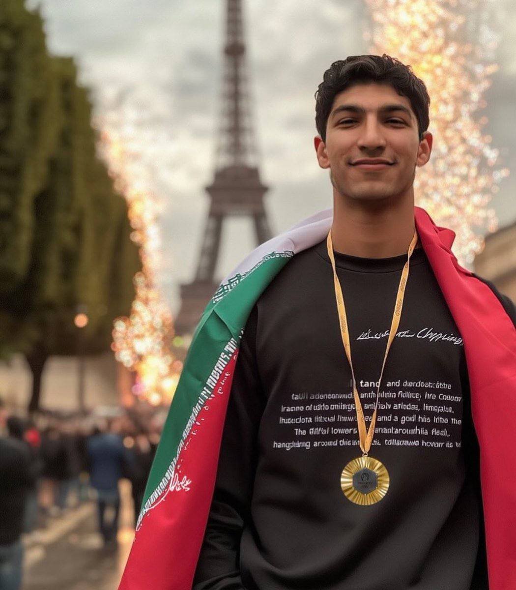 عکس | لبخند پسر طلایی ایران مقابل برج ایفل