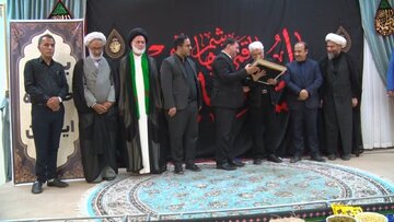 تجلیل از حاج صادق آهنگران مداح دفاع مقدس در میبد تجلیل از حاج صادق آهنگران مداح دفاع مقدس در میبد