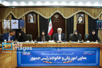 عکسی از دختر پزشکیان در کنار عارف/ ربیعی، ابتکار و آذر منصوری هم بودند عکسی از دختر پزشکیان در کنار عارف/ ربیعی، ابتکار و آذر منصوری هم بودند