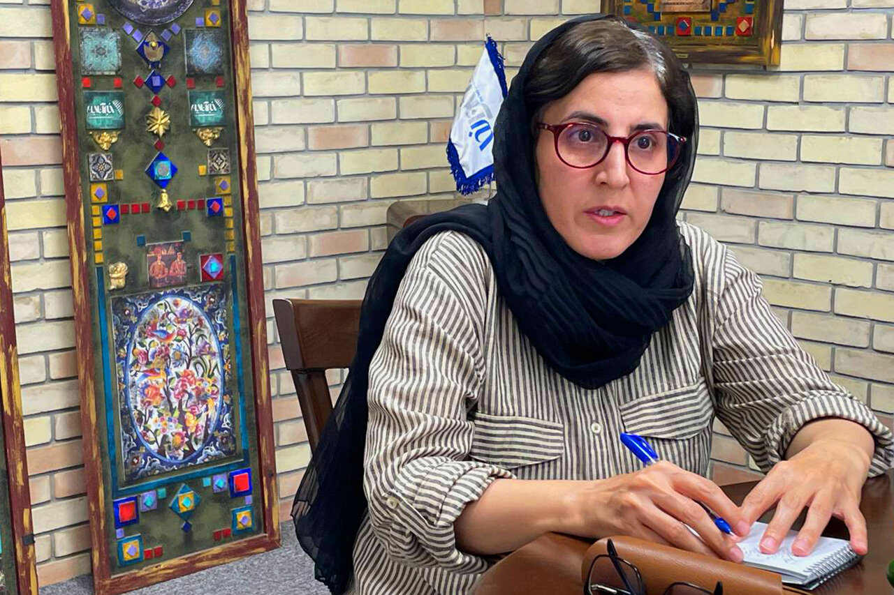 بهرهکِشی از پزشکان جوان در مراکز درمانی؛ در بخش بهداشت پزشک اپراتور کامپیوتر است / متاسفانه در پزشکی تعریف موفقیت پول است 2