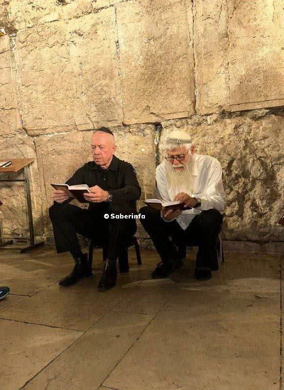 عکس | تصویری وایرال شده از گالانت در حال دعا خواندن