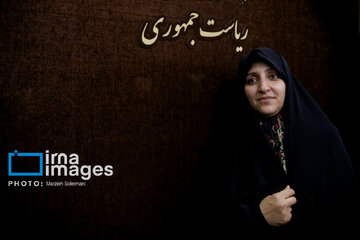 عکسی جالب از تنها زن کابینه مسعود پزشکیان در کنار پدر و مادرش عکسی جالب از تنها زن کابینه مسعود پزشکیان در کنار پدر و مادرش