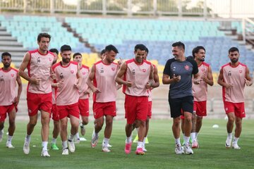 عکس | پیراهن جدید پرسپولیس با نماد تخت جمشید