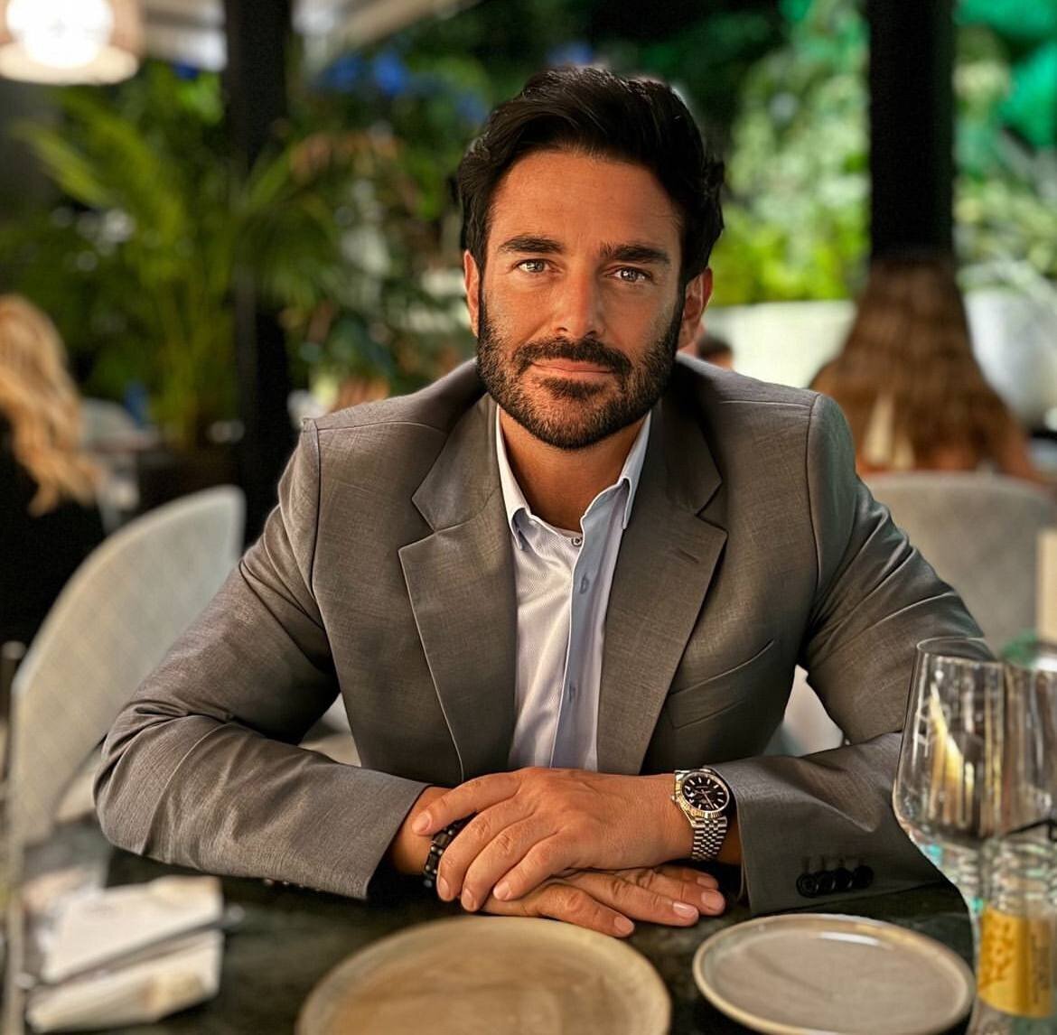 رونمایی محمدرضا گلزار از ساعت میلیاردیاش/ عکس