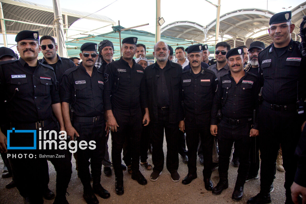 پوشش متفاوت وزیر کشور در سفر به مرزهای خسروی/ عکس یادگاری وحیدی با عراقیها