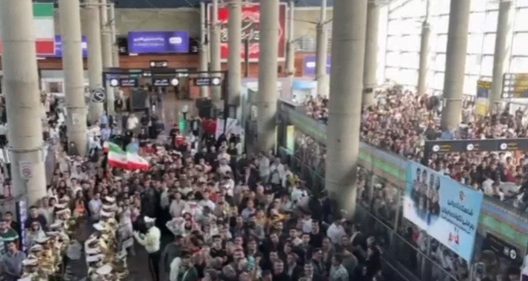 عکس | استقبال بینظیر مردم از قهرمانهای تکواندو