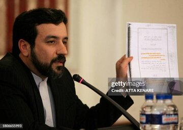 مخمصه عراقچی در اختلاف احمدی نژاد و لاریجانی/ دستور تصفیه از کجا آمد؟
