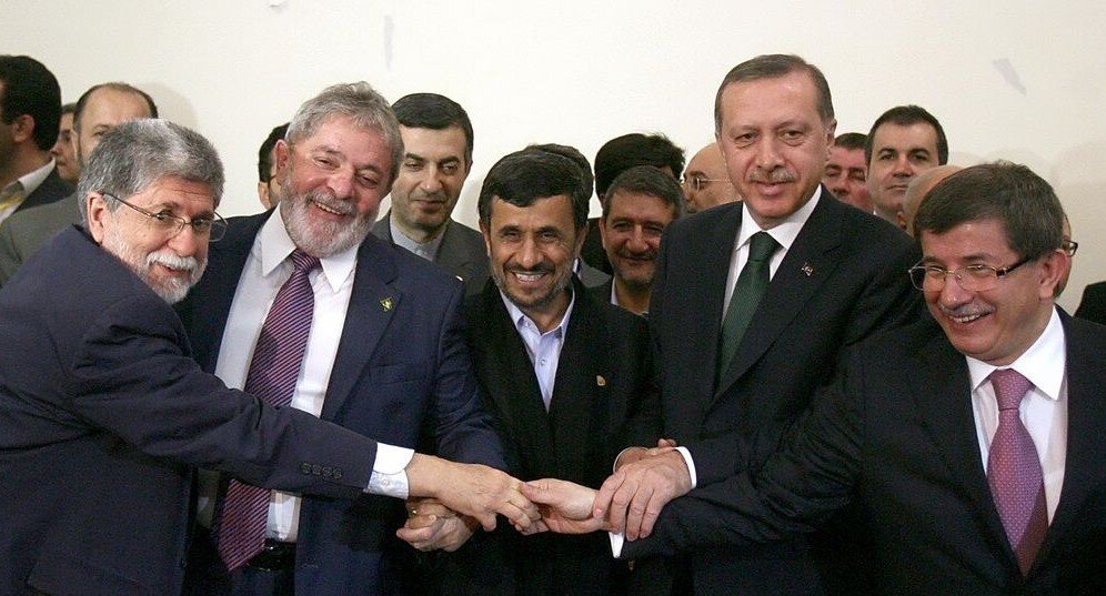 ماجرای این عکس یادگاری احمدینژاد/ عراقچی درباره مذاکرات هستهای چه گفت؟