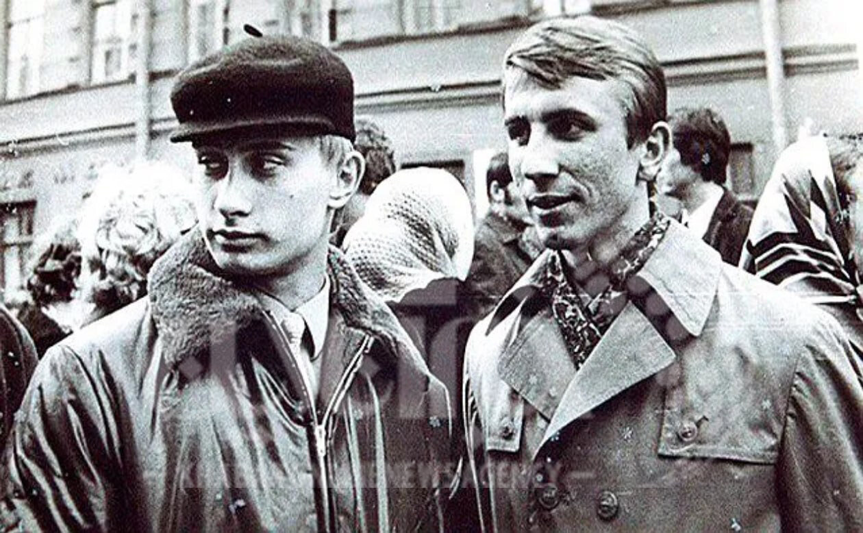 عکس | تصویری که از پوتین ندیدهاید؛ وقتی ولادیمیر برای سازمان اطلاعات روسیه کار میکرد