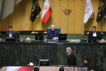 پس لرزه ادامه دار استعفای ناگهانی ظریف /زخم کاری بر دولت بود /هنر قالیباف در جلسات رأی اعتماد چیست؟ پس لرزه ادامه دار استعفای ناگهانی ظریف /زخم کاری بر دولت بود /هنر قالیباف در جلسات رأی اعتماد چیست؟