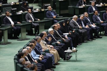 نطق طوفانی قسیم عثمانی در مخالفت با کابینه پیشنهادی: به اهل سنت حتی یک چهارپایه در حد معاونت هم نسپردید/آبروی ما بخاطر شما لگدمال شده است نطق طوفانی قسیم عثمانی در مخالفت با کابینه پیشنهادی: به اهل سنت حتی یک چهارپایه در حد معاونت هم نسپردید/آبروی ما بخاطر شما لگدمال شده است