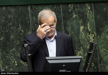 پزشکیان با کت و شلوار به مجلس آمد /گعده نمایندگان در اطراف وزرای پیشنهادی /حواشی بررسی صلاحیت کابینه پیشنهادی