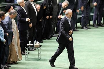 پزشکیان: منافقانه رفتار نمی‌کنم و دروغ هم نخواهم گفت /به وزرای پیشنهادی با قدرت رأی بدهید /لیاقت ما، وضعیت کنونی نیست
