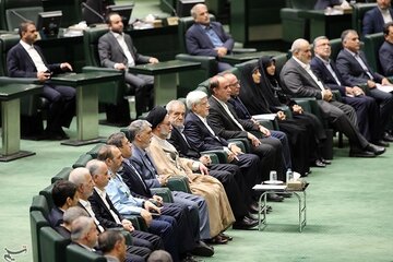 ارزیابی یک استاد اقتصاد از تیم اقتصادی کابینه/ فرمانده اقتصادی دولت پزشکیان کیست؟ ارزیابی یک استاد اقتصاد از تیم اقتصادی کابینه/ فرمانده اقتصادی دولت پزشکیان کیست؟