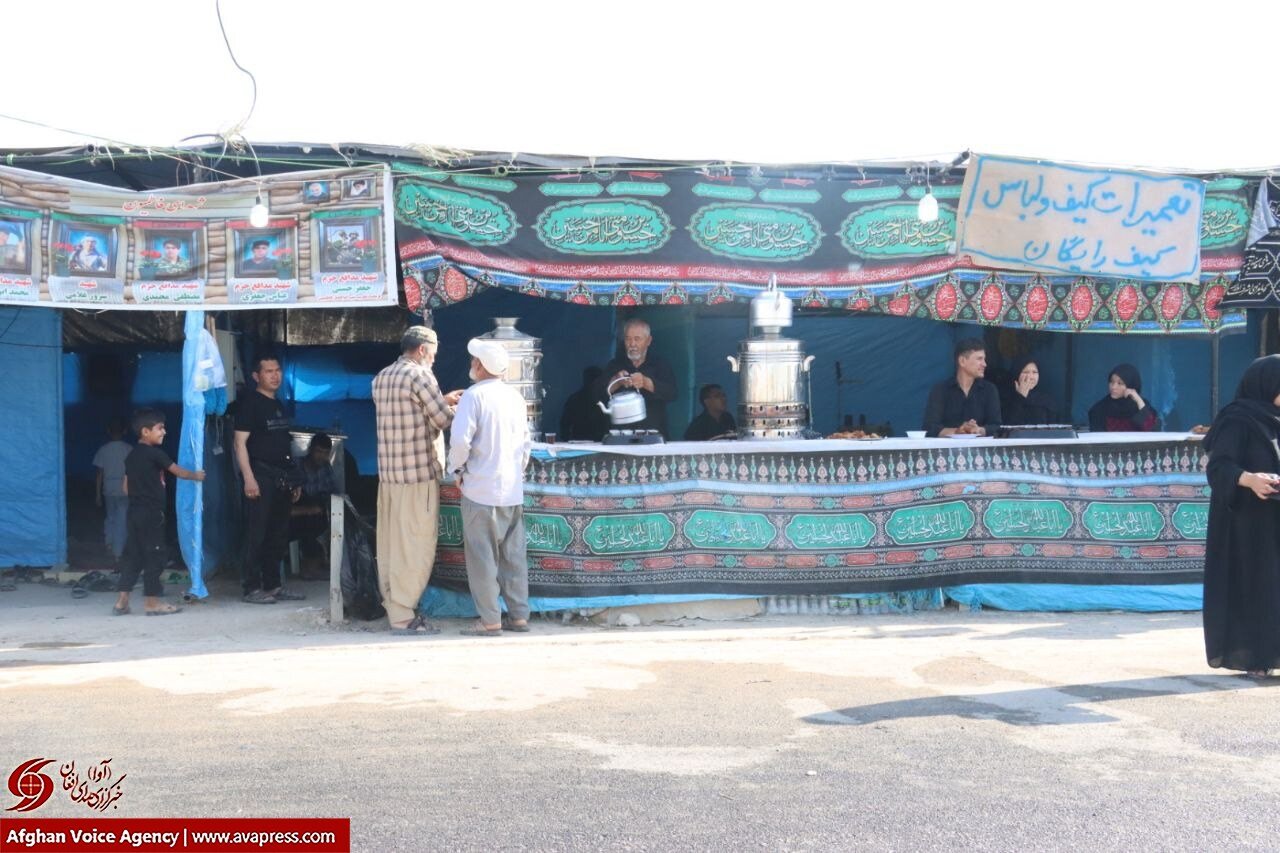 پذیرایی از مهاجران افغانستانی زائر امام حسین/ عکس