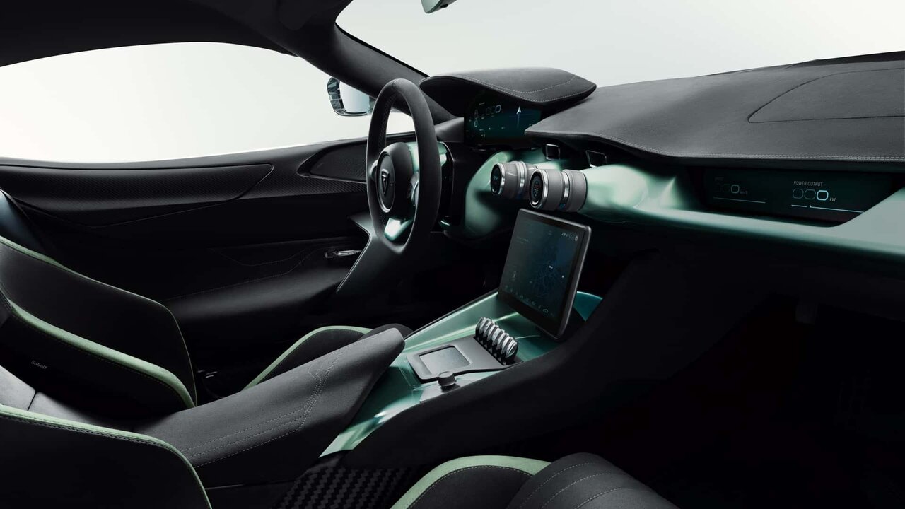 بوگاتی رونالدو هم حریفش نمیشود / صد کیلومتر بر ساعت در یک چشم به هم زدن / عکس