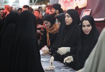 خدمت‌رسانی قهرمانان المپیک در موکب ورزشکاران موحبان الرضا نجف