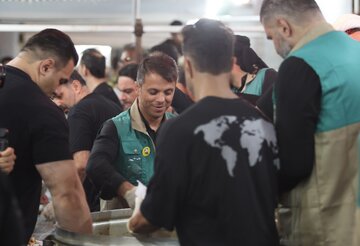 خدمت‌رسانی قهرمانان المپیک در موکب ورزشکاران موحبان الرضا نجف