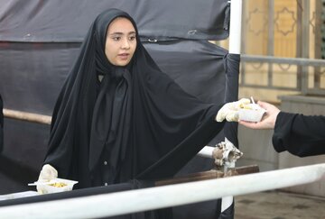 خدمت‌رسانی قهرمانان المپیک در موکب ورزشکاران موحبان الرضا نجف
