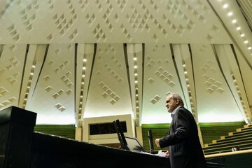 بی خبری نمایندگان از لایحه جدید درباره مشاغل حساس /گودرزی: همان لایحه قبلی در دستور کار است /بخشایشی: اول ظریف را برکنار کنند بی خبری نمایندگان از لایحه جدید درباره مشاغل حساس /گودرزی: همان لایحه قبلی در دستور کار است /بخشایشی: اول ظریف را برکنار کنند