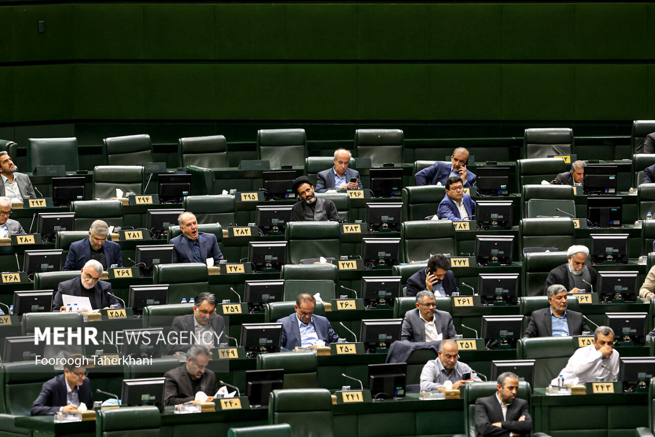 بررسی صلاحیت وزیر پیشنهادی کار زیر سایه اتفاقات مجلس ششم/ میدری: بر گذشتهها صلوات بفرستید چون باید عبرت آینده باشد