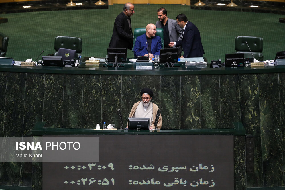 تصاویری از وزیر پیشنهادی پزشکیان برای وزارت اطلاعات در زمان بررسی صلاحیتش در صحن مجلس