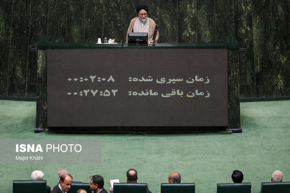 تصاویری از وزیر پیشنهادی پزشکیان برای وزارت اطلاعات در زمان بررسی صلاحیتش در صحن مجلس