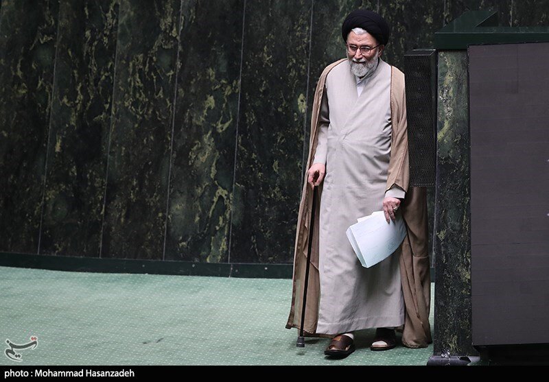 این وزیر پیشنهادی پزشکیان با عصا به صحن مجلس آمد +عکس