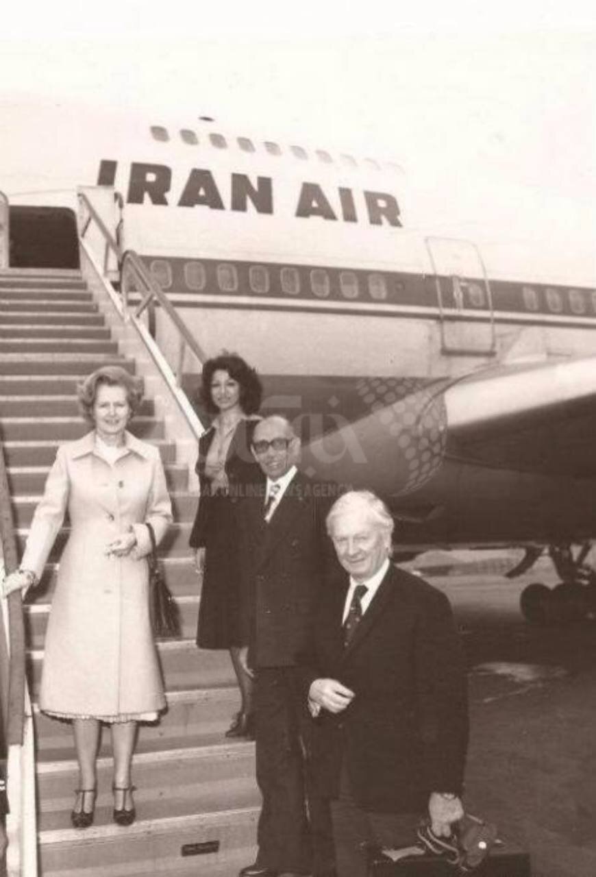 عکس | تصویری از مارگارت تاچر در کنار هواپیمای ایرانایر؛ سفر نخست وزیر وقت انگلیس به ایران یک سال قبل از انقلاب