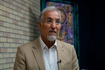 پیشبینی یک کارشناس از آینده نرخ ارز / راغفر: ما در جنگ اقتصادی هستیم و نمیشود توقع زندگی معمولی داشت
