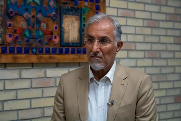 گذر از تنش فعلی چگونه ممکن است؟ / راغفر: اسباب تنش‌های درونی را کنار بگذارید، برای عبور از این شرایط به انسجام ملی نیاز داریم