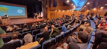تجلیل از ۱۷ تن از نام آوران فرهنگ و هنر استان سمنان در قالب کاروان هفت بحر هنر