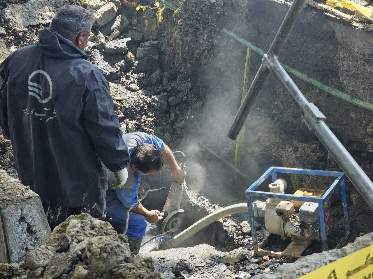 پیگیریهای خبرآنلاین در ارومیه نتیجه داد: کانال قدیمی فاضلاب پیدا و نشتی آب زیرگذر در حال رفع شدن است