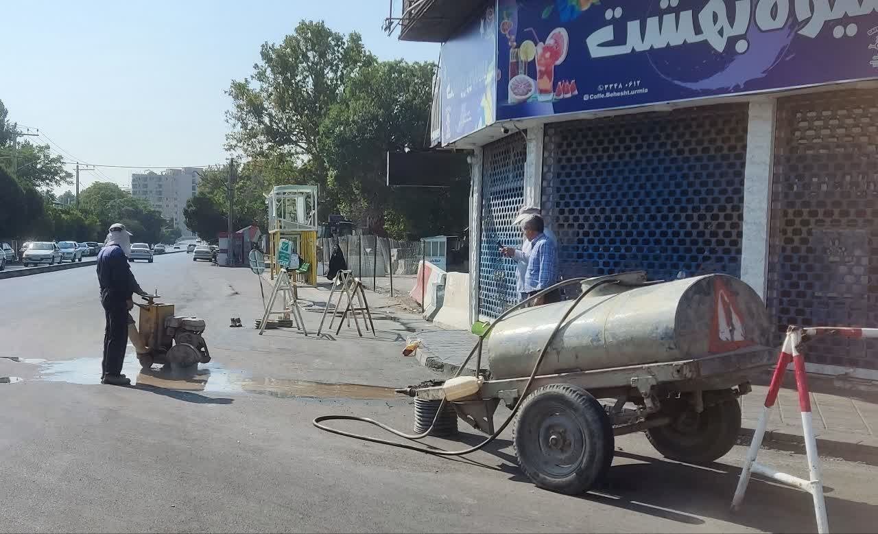 پیگیریهای خبرآنلاین در ارومیه نتیجه داد: کانال قدیمی فاضلاب پیدا و نشتی آب زیرگذر در حال رفع شدن است