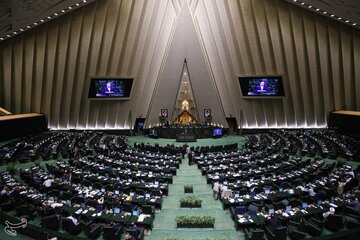 موافقان وزیر پیشنهادی علوم | امید به آینده با سیمایی صراف؛ امیدواریم با رویکردهای ایشان، شاهد مهاجرت نخبگان از کشور نباشیم؛ او در مسائل جناحی غرق نشد