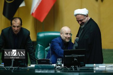 عکس | چهره جدی قالیباف حین گفتگوی خصوصی با حمید رسایی حین شمارش آرا