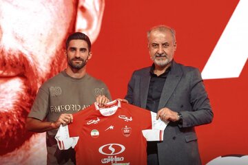 عکس | رونمایی از میلاد محمدی با لباس پرسپولیس