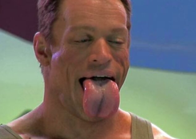 وحشت نکنید! این زن صاحب پهنترین زبان دنیاست/ عکس