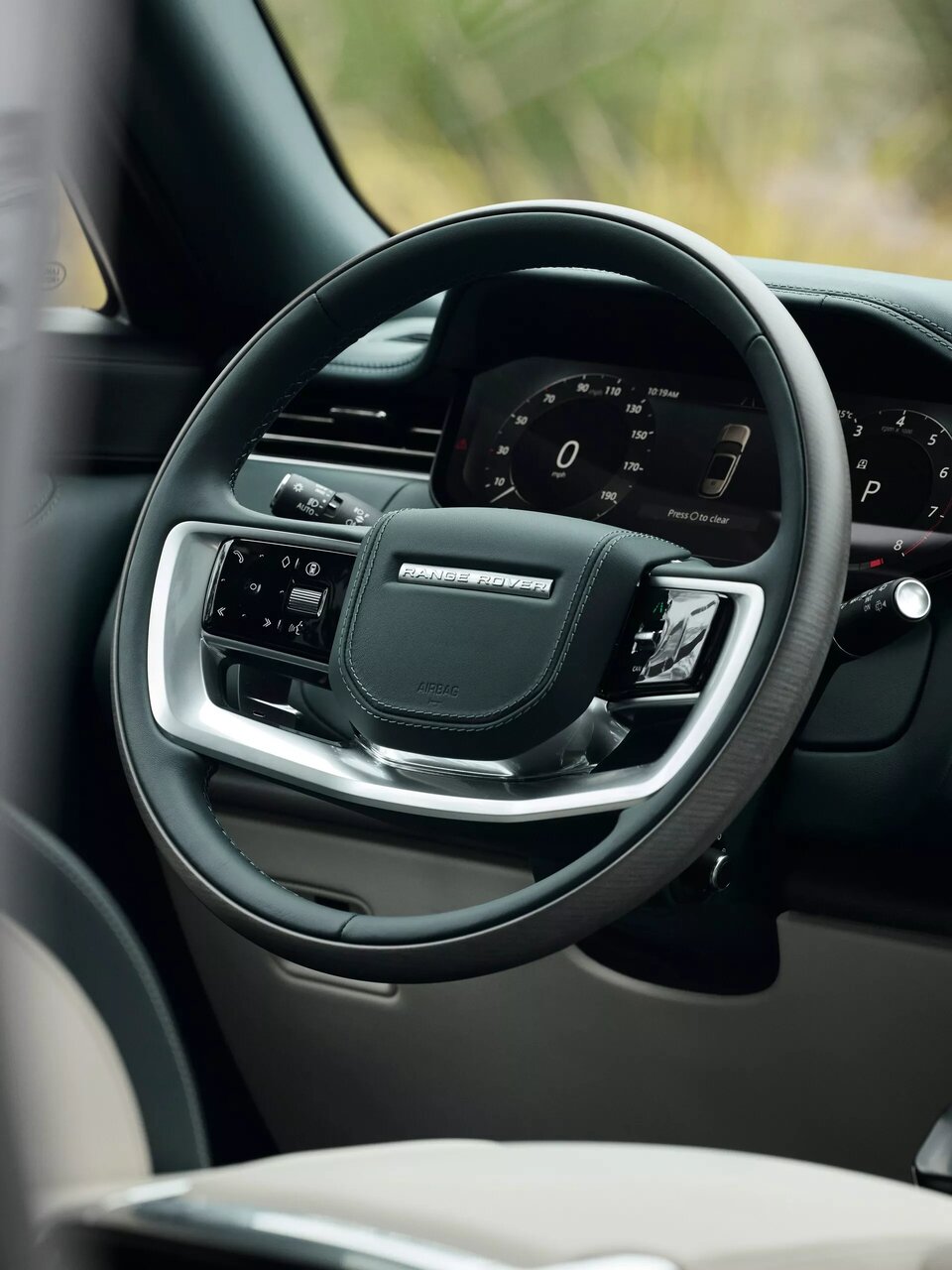 طلای ۲۴ عیار در شاسیبلند انگلیسی ۲۲ میلیارد تومانی / عکس