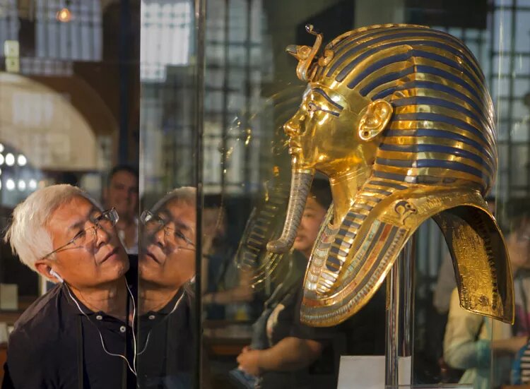 کشف راز نقاب مرگ با طلسمهای باستانی / عکس