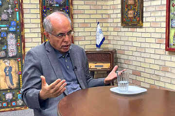پاسخ صریح کوروش احمدی به اتهامات «تکراری و قدیمی» علیه مصدق