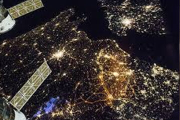 عکس | نمایی حیرت‌انگیز از زمین در شب از نگاه ایستگاه فضایی بین المللی