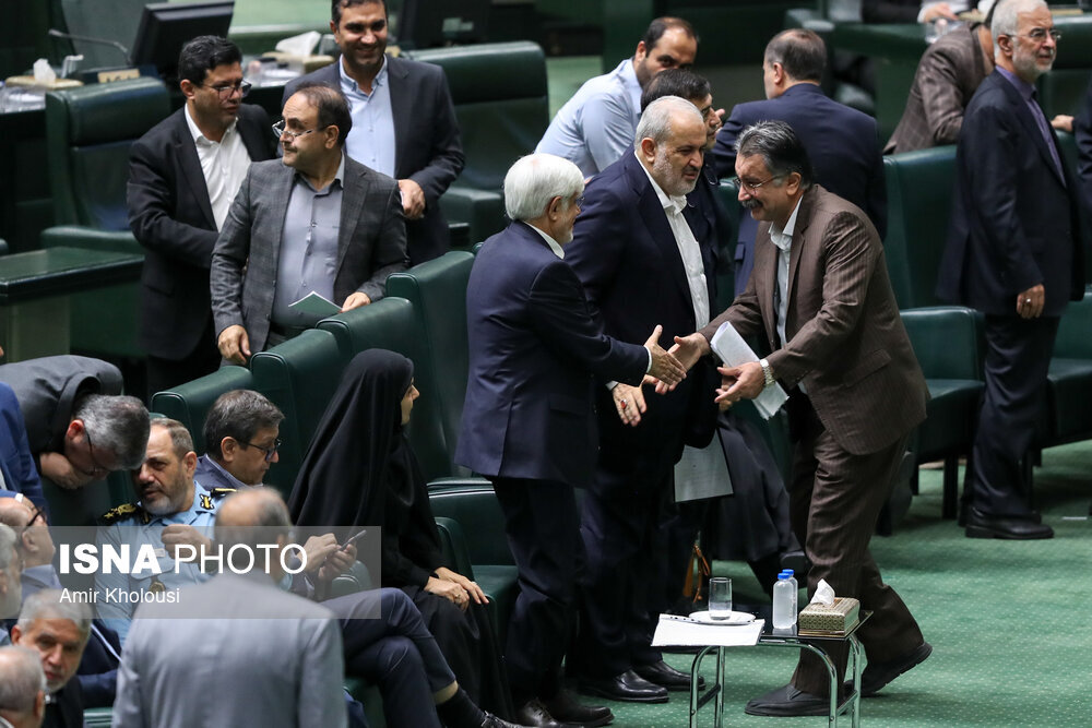 تصاویر خوشوبش نمایندگانبا عارف /نبویان به سراغ وزیر پیشنهادی دفاع رفت/رسائی ایستاده در حال رصد مجلس است