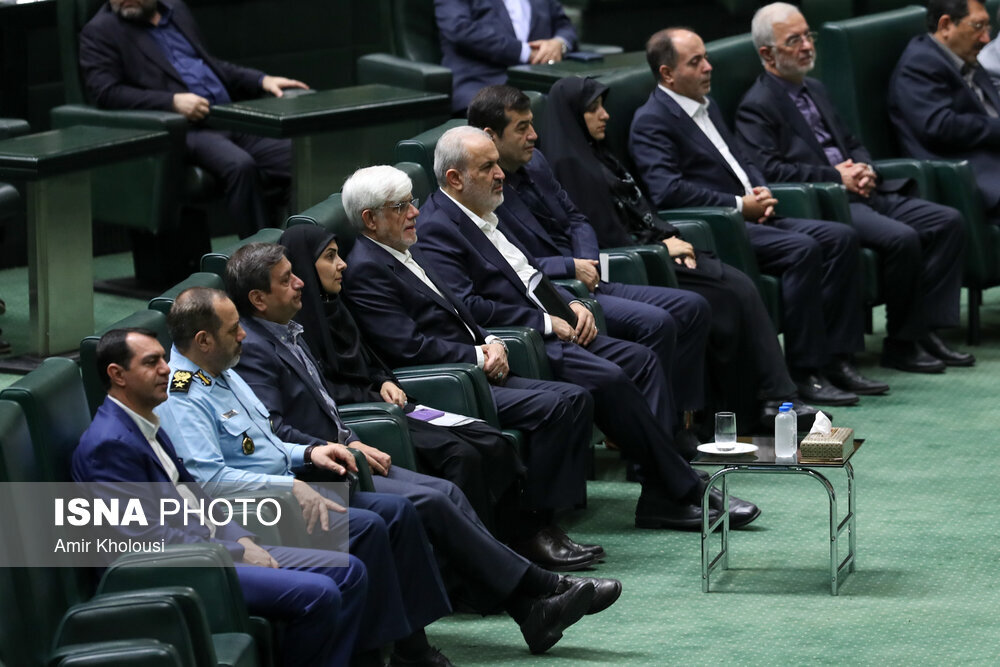 تصاویر خوشوبش نمایندگانبا عارف /نبویان به سراغ وزیر پیشنهادی دفاع رفت/رسائی ایستاده در حال رصد مجلس است