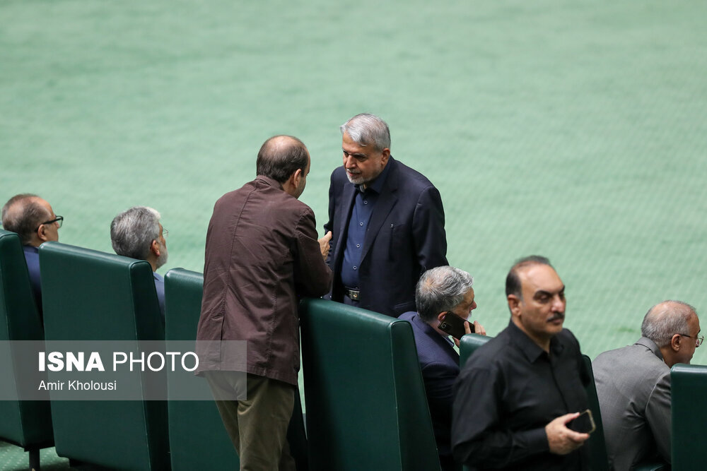 تصاویر خوشوبش نمایندگانبا عارف /نبویان به سراغ وزیر پیشنهادی دفاع رفت/رسائی ایستاده در حال رصد مجلس است