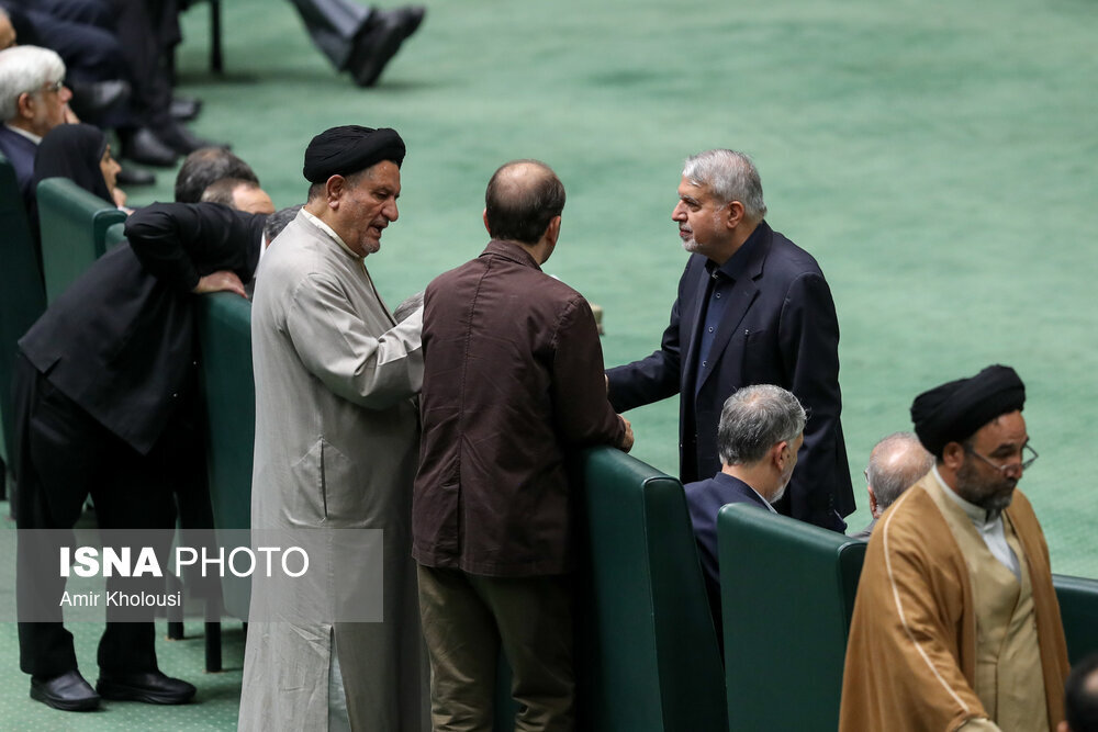 تصاویر خوشوبش نمایندگانبا عارف /نبویان به سراغ وزیر پیشنهادی دفاع رفت/رسائی ایستاده در حال رصد مجلس است